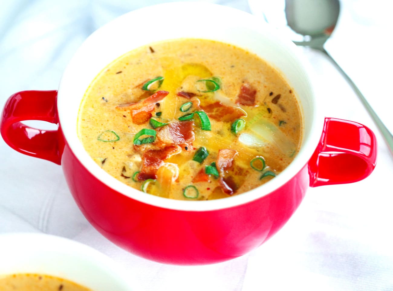 https://thatspicychick.com/wp-content/uploads/2018/12/Kicked-Up-Creamy-Clam-Chowder-6_PS-1.jpg