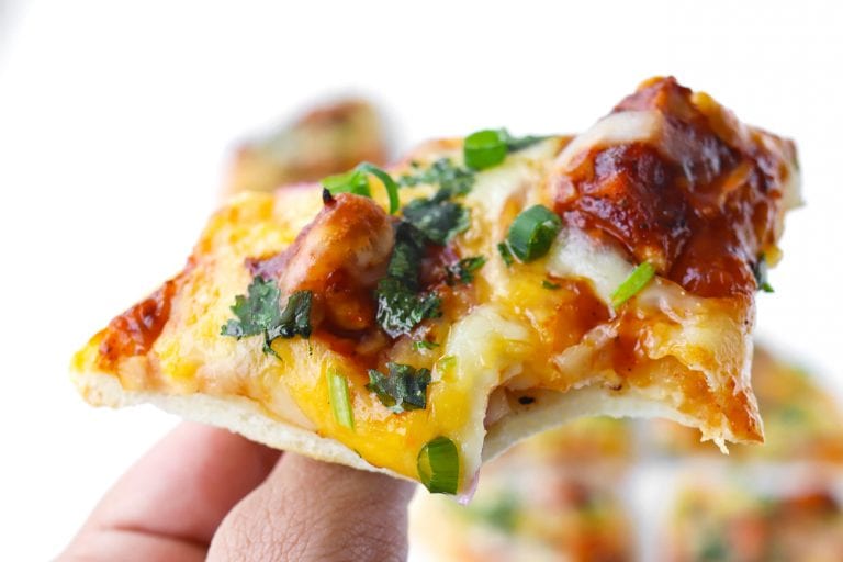 Spicy BBQ Chicken Pita Pizza - Easy pita bread pizza! - That Spicy Chick
