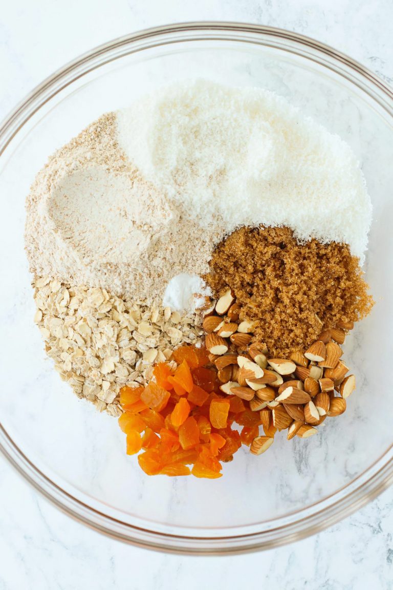 Apricot Almond Oat Slice (Oat Bars) That Spicy Chick