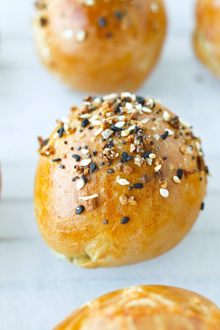 Stuffed Bagel Bombs (made with Greek Yogurt Dough!) That Spicy Chick
