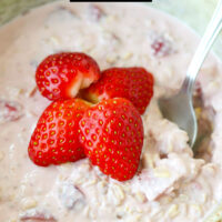Spoon digging into bowl with pink overnight oats topped with strawberries. Text overlay "Strawberry Protein Overnight Oats" and "thatspicychick.com".