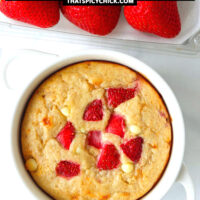 Top view of baked oats in a white ramekin and strawberries. Text overlay "Strawberry Cheesecake Baked Oats" and "thatspicychick.com".