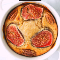 Top view of ramekin with baked oats. Text overlay "Almond Butter Baked Oats with Fresh Figs" and "thatspicychick.com".