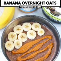 Chocolate overnight oats topped with peanut butter and banana slices. Text overlay "Chocolate Peanut Butter Banana Overnight Oats" and "thatspicychick.com".