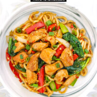 Plate with noodles stir-fry dish. Text overlay "Black Pepper Chicken Noodles" and "thatspicychick.com".