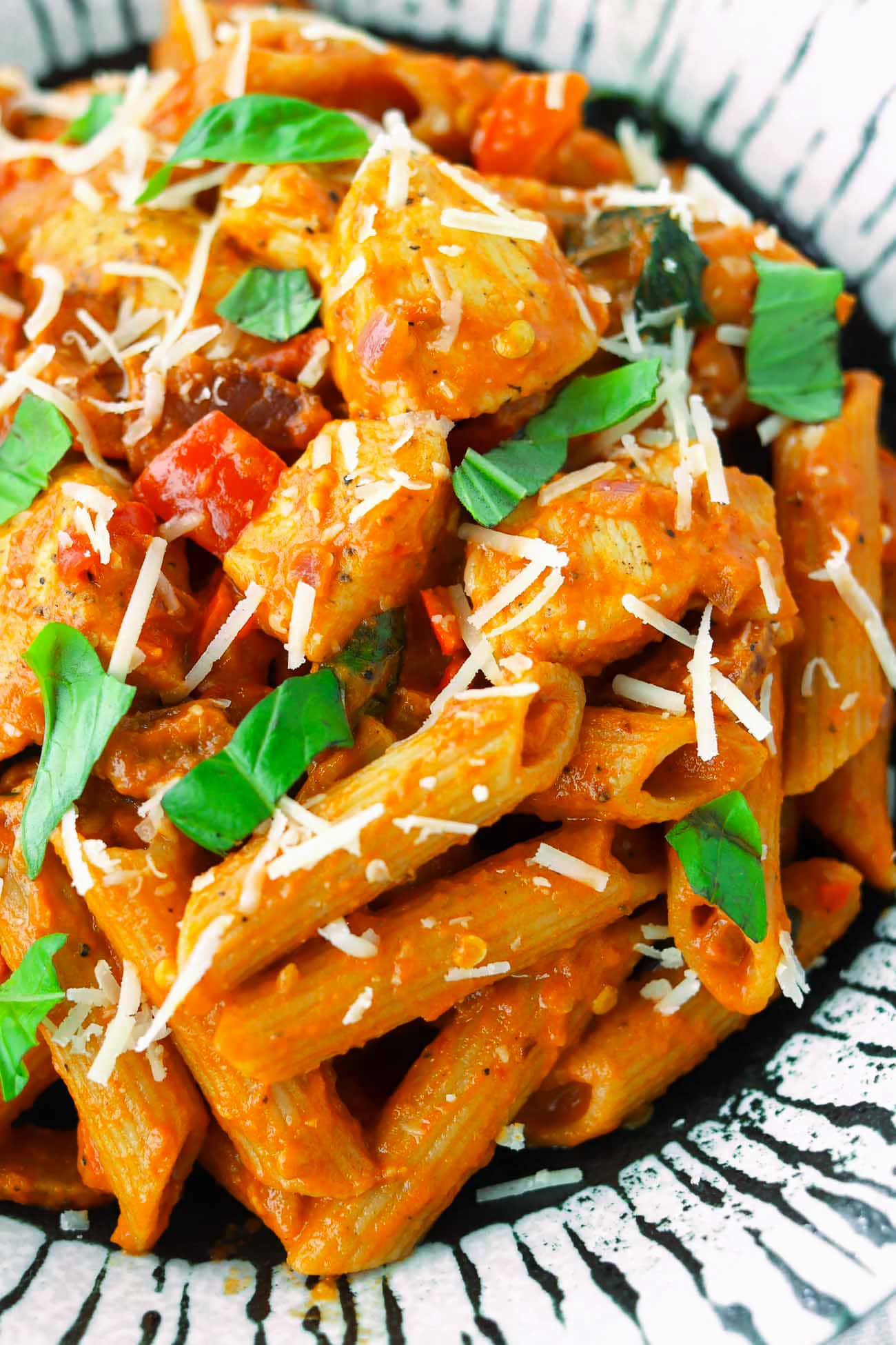 Spicy Chicken and Bacon Tomato Pasta - That Spicy Chick