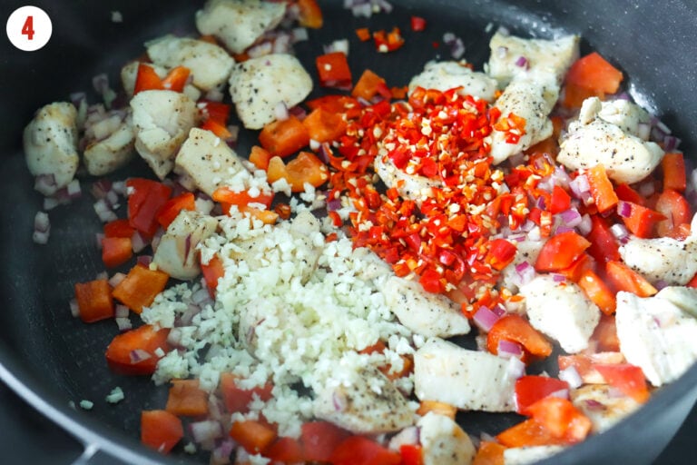 Spicy Chicken and Bacon Tomato Pasta - That Spicy Chick