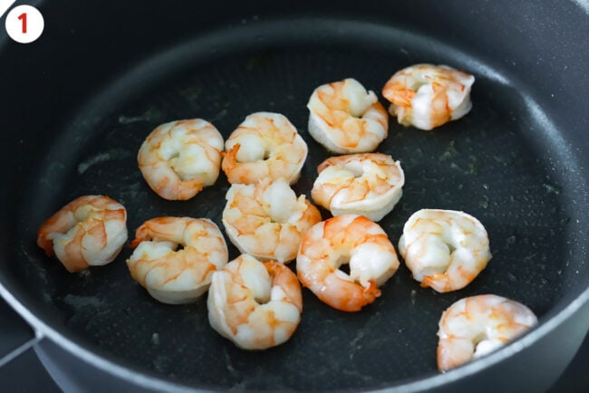 Cooked jumbo shrimp in a pan.